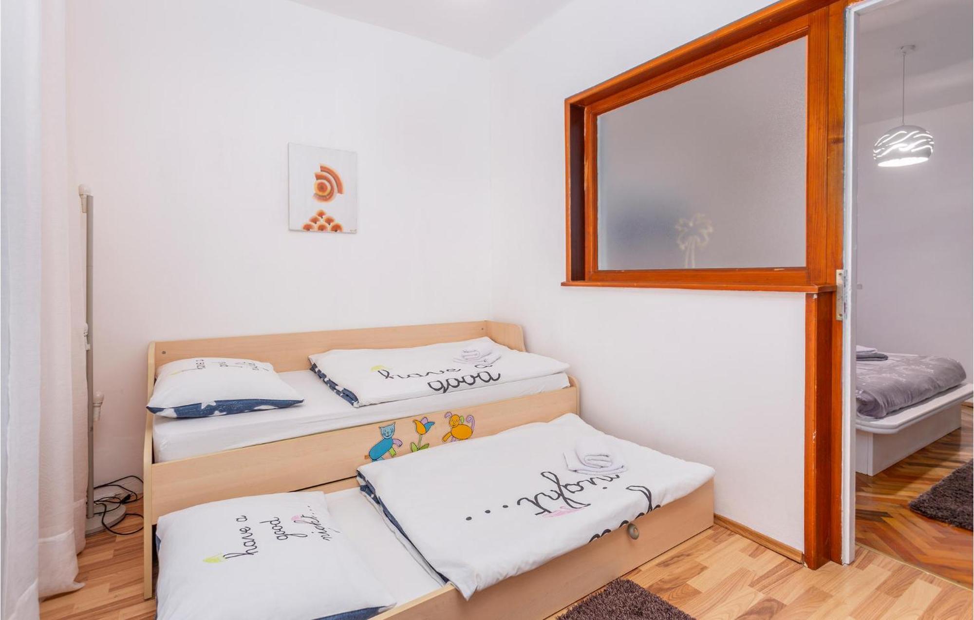 Stunning Apartment In Malinska With Kitchen 외부 사진