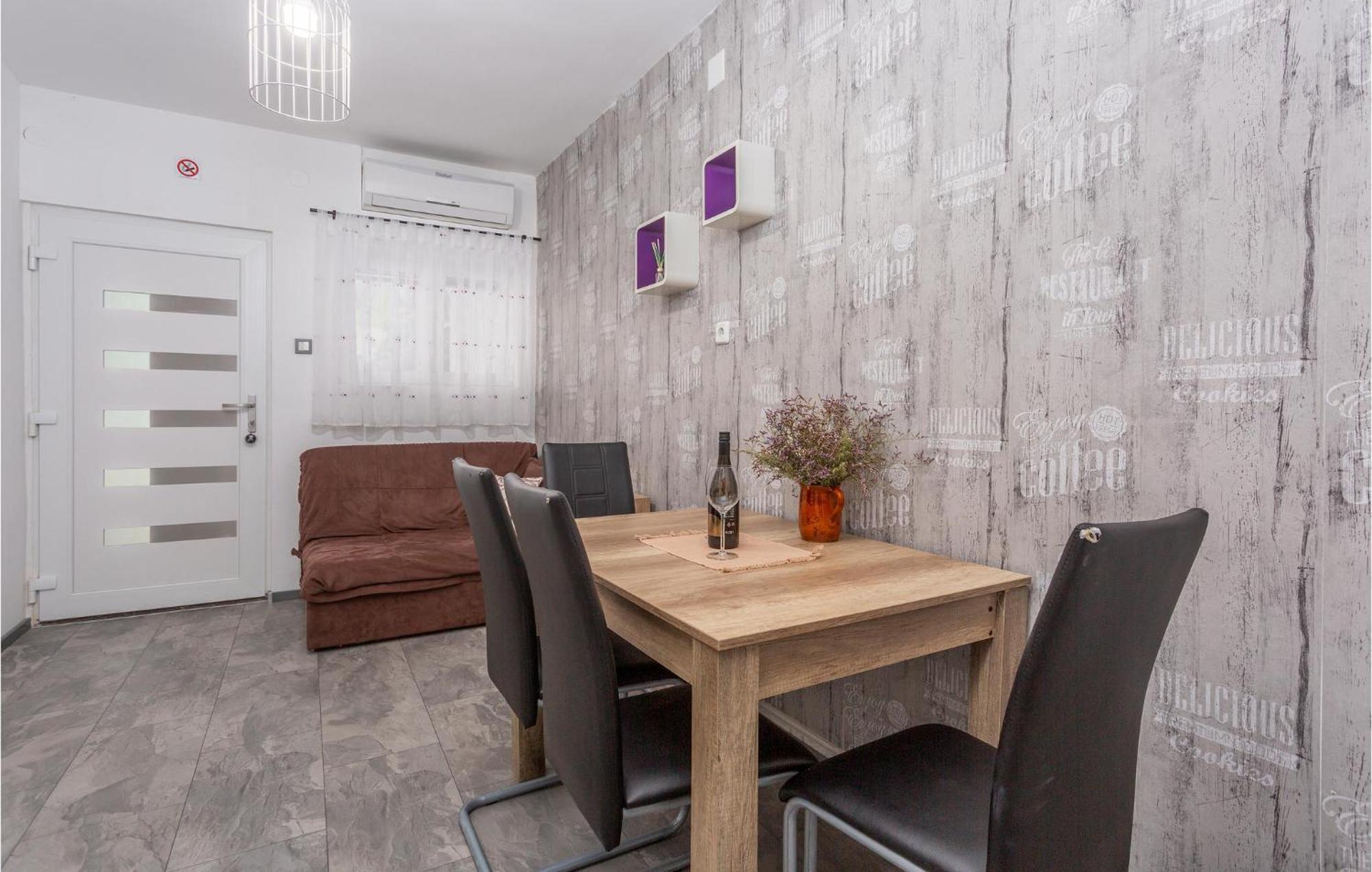 Stunning Apartment In Malinska With Kitchen 외부 사진
