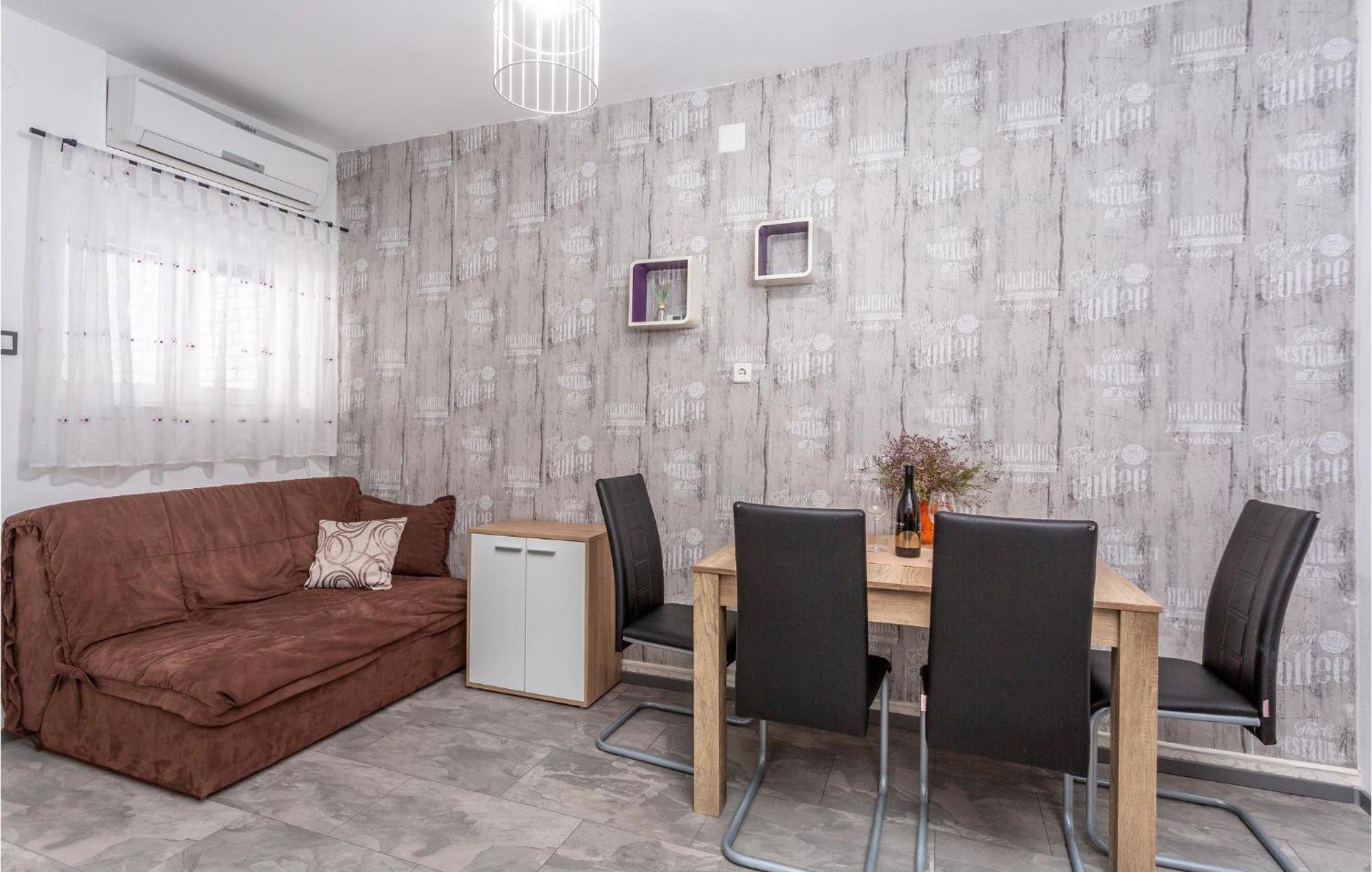 Stunning Apartment In Malinska With Kitchen 외부 사진