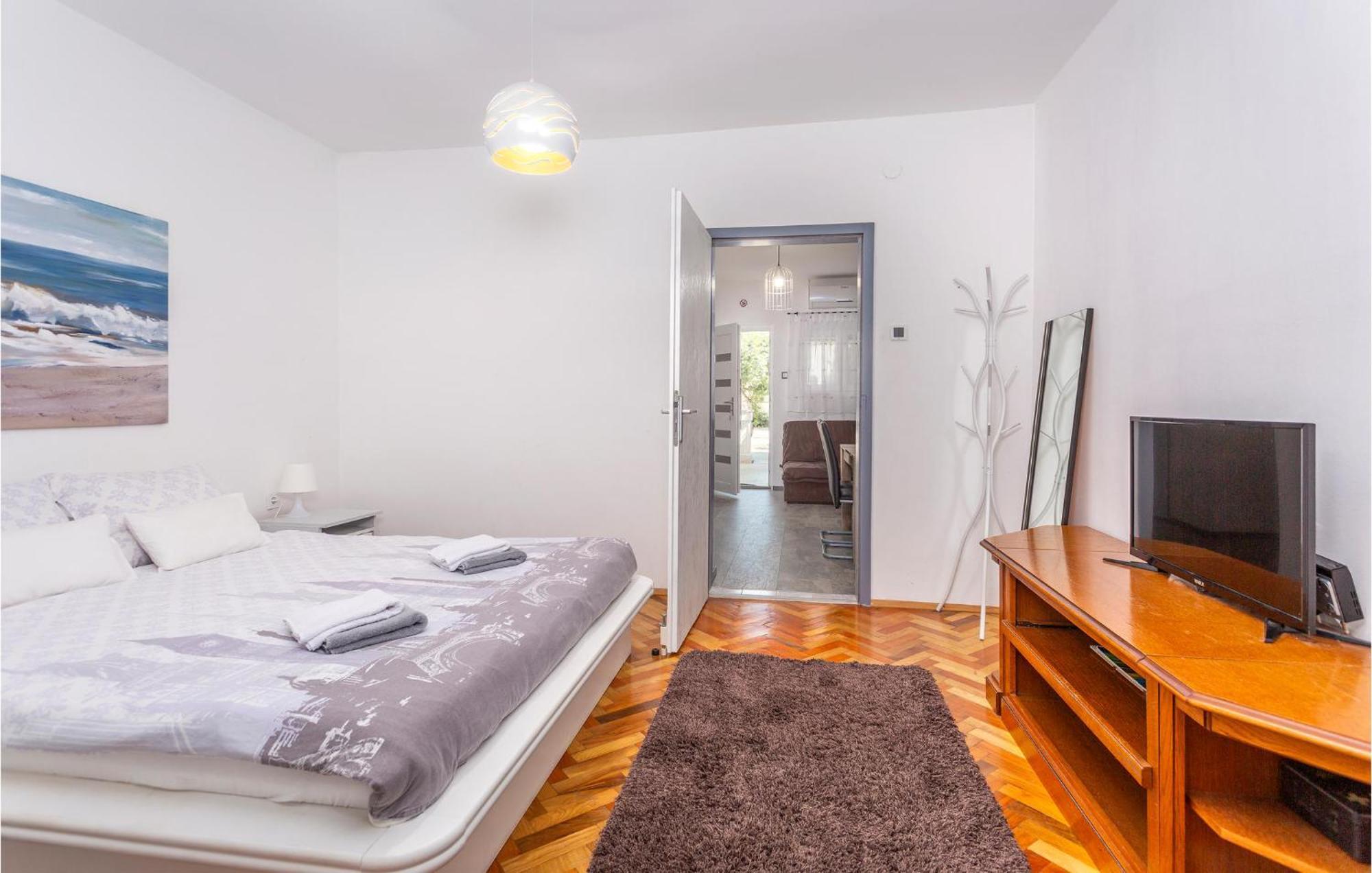 Stunning Apartment In Malinska With Kitchen 외부 사진